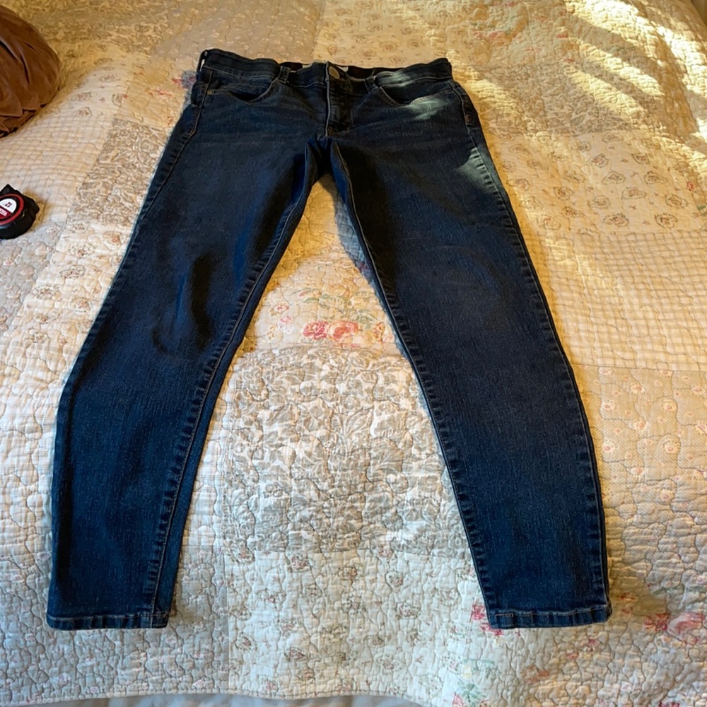 Vintage X America Skinny Jeans Darker Wash Elastic inside Waistband Slimming